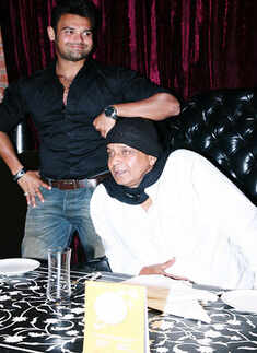 Mithun spotted in restaurant