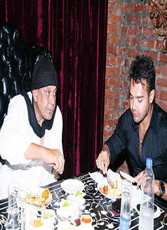 Mithun spotted in restaurant