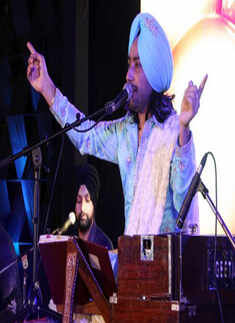 'Rutbaa' fashion show