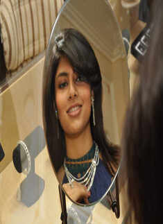 Vanya inaugurates jewellery showroom