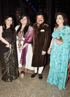 Pankaj Udhas with family