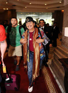 Desi welcome for Santana