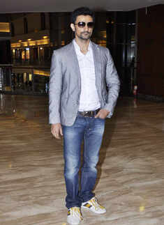 Kunal meets contest winners