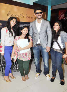 Kunal meets contest winners