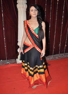 Celebs throng TV awards event