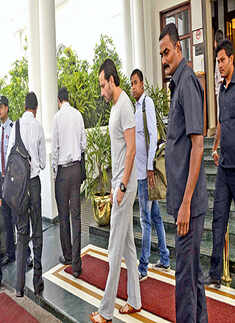 Saif shoots for 'Bullet Raja'