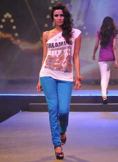 Celebs walk for FLF show