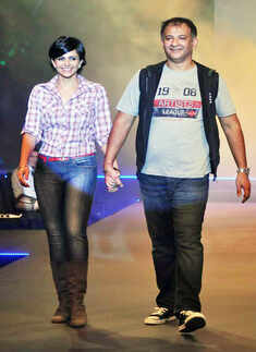 Celebs walk for FLF show