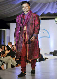 Celebs walk for 'Global Peace'