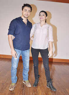 Imran, Anushka @ college festival