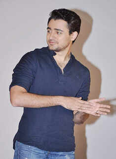 Imran, Anushka @ college festival