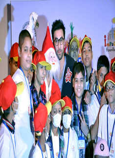 Celebs @ X-mas with cancer kids