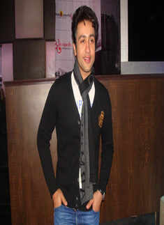 Adhyayan, Ragini @ movie promotion