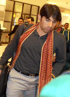 Indo, Pak teams arrive in Delhi for 3rd ODI
