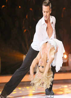 Pamela's nipslip results in elimination