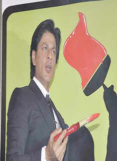 SRK @ Nerolac paints event