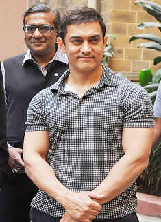 Aamir Khan @ KEM Hospital