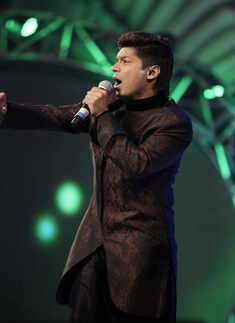 B'wood celebs @ music concert