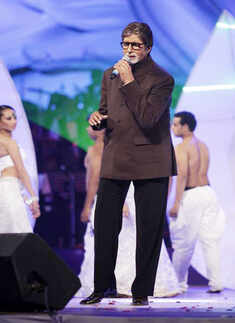 B'wood celebs @ music concert