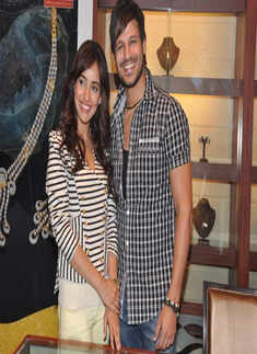 Vivek promotes 'Jayantabhai..'