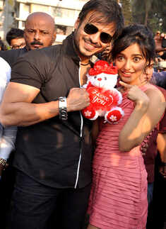 Vivek, Neha promote 'Jayantabhai'
