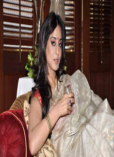 Mahie promotes 'Saheb Biwi..'