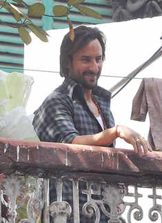 Saif, Sonakshi shoots for 'Bullet Raja'