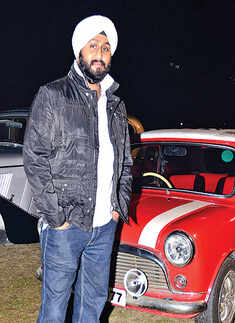 A car-nama in the night