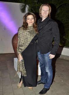 Celebs attend art camp