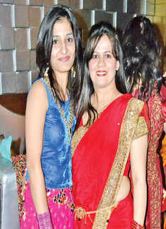 'Cat fight' themed bash