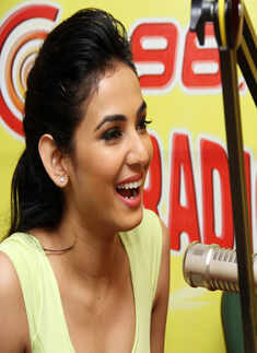 Sonal promotes '3G'