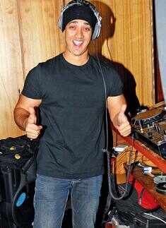 C'mon, let's dance at Royal Orchid