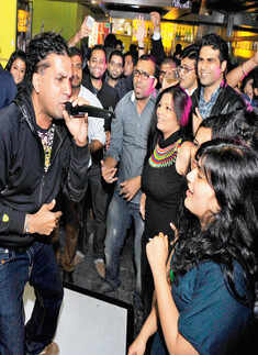 Apache Indian performs live
