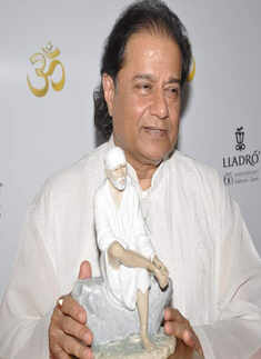 Anup Jalota launches 'Sai Baba' statue