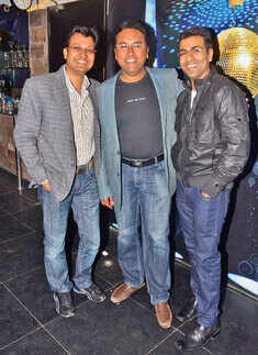 Socialites @ a Lucknow party