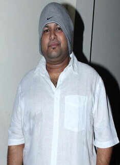 First look: 'Vallinam'