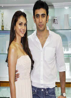 Aditi, Amit @ jewellery launch