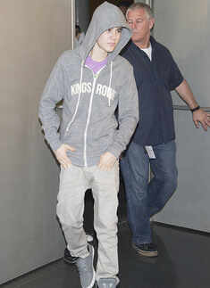 Bieber investigated for battery against neighbour