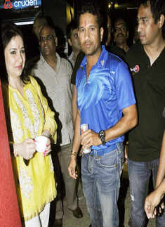 Sachin, Anjali @ 'Smaaash' event