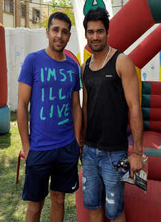 Kolkata celebrates Holi