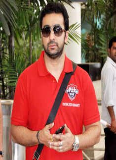 Celebs return from charity match