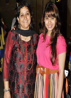 Stars leave for TOIFA