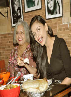 Hrishita enjoys 'Bong' food