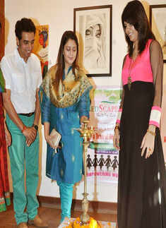Nagma graces art exhibition