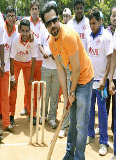 Emraan at Media Cup 2013