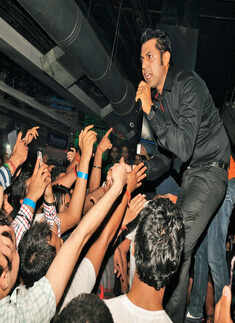 Gippy Grewal's live performance