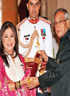 Celebs do the other Padma asana in Delhi