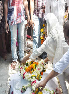 Priyanka @ assistant's funeral3.jpg