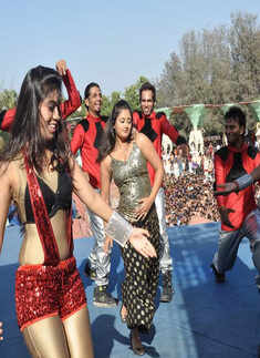 Rashmi performs @ Water Kingdom