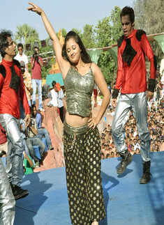 Rashmi performs @ Water Kingdom